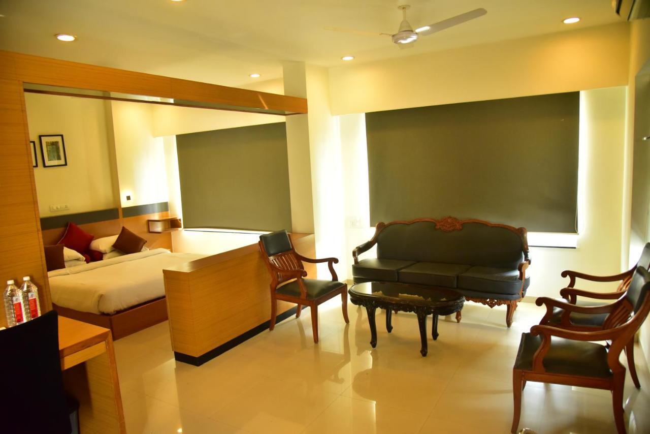 Hi 5 Hotel & Experience Nashik Zewnętrze zdjęcie